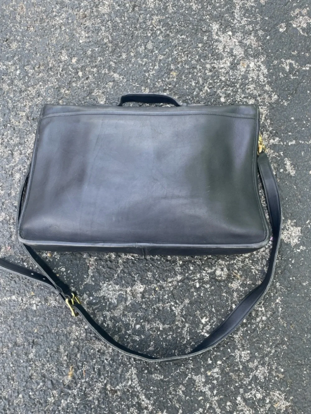 Coach Vintage Black Leather Shoulder Bag with Turn-Lock Closure